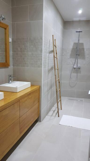 Case Terre Sainte - Maison Meublee F3 Exterior foto